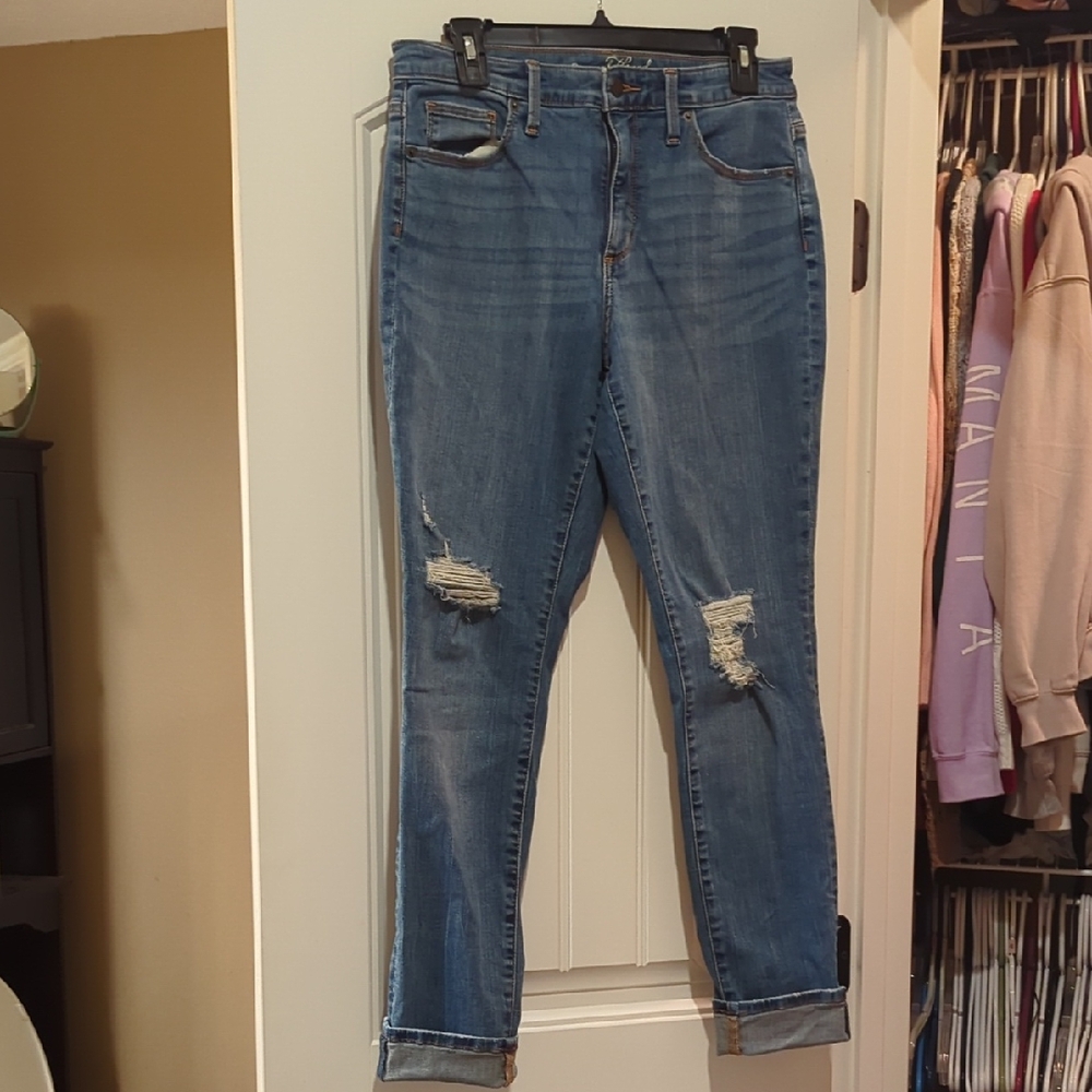 Universal Thread Blue Distressed Skinny Jeans